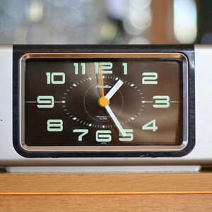 Vintage Rhythm Wecker Table Clock / Transistor Alarm / Retro Desk Clock / Retro Alarm Clock / Retro Clocks / Alarm Clock / Japan / '70s image 2