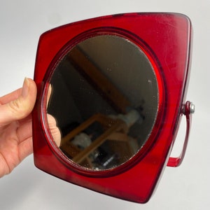 Mid Century Roter Kosmetikspiegel Plastik / Retro Tischspiegel / Space Age Spiegel / Doppelspiegel / Vintage Schreibtischspiegel / Jugoslawien / 1970 / 70er Jahre