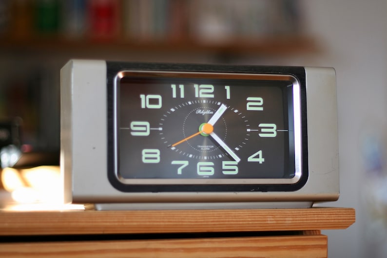 Vintage Rhythm Wecker Table Clock / Transistor Alarm / Retro Desk Clock / Retro Alarm Clock / Retro Clocks / Alarm Clock / Japan / '70s image 5