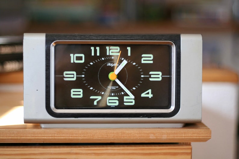 Vintage Rhythm Wecker Table Clock / Transistor Alarm / Retro Desk Clock / Retro Alarm Clock / Retro Clocks / Alarm Clock / Japan / '70s image 9