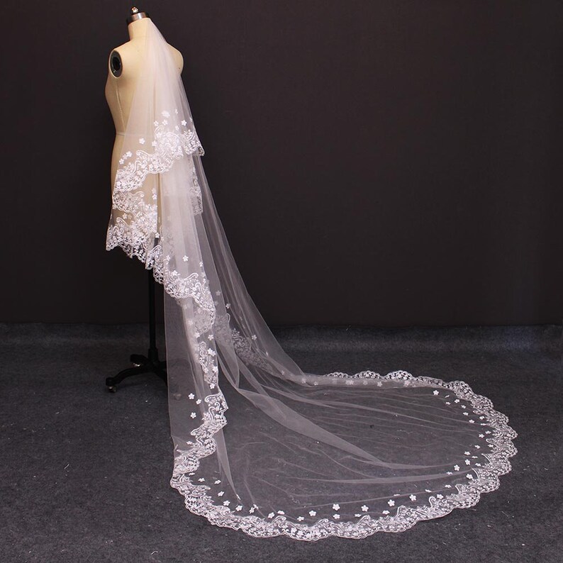 Real Photos Two Layers Lace Edge Pearl Beaded Flower Wedding Veil WITH Comb shops Gorgeous 2 T Bridal Veils