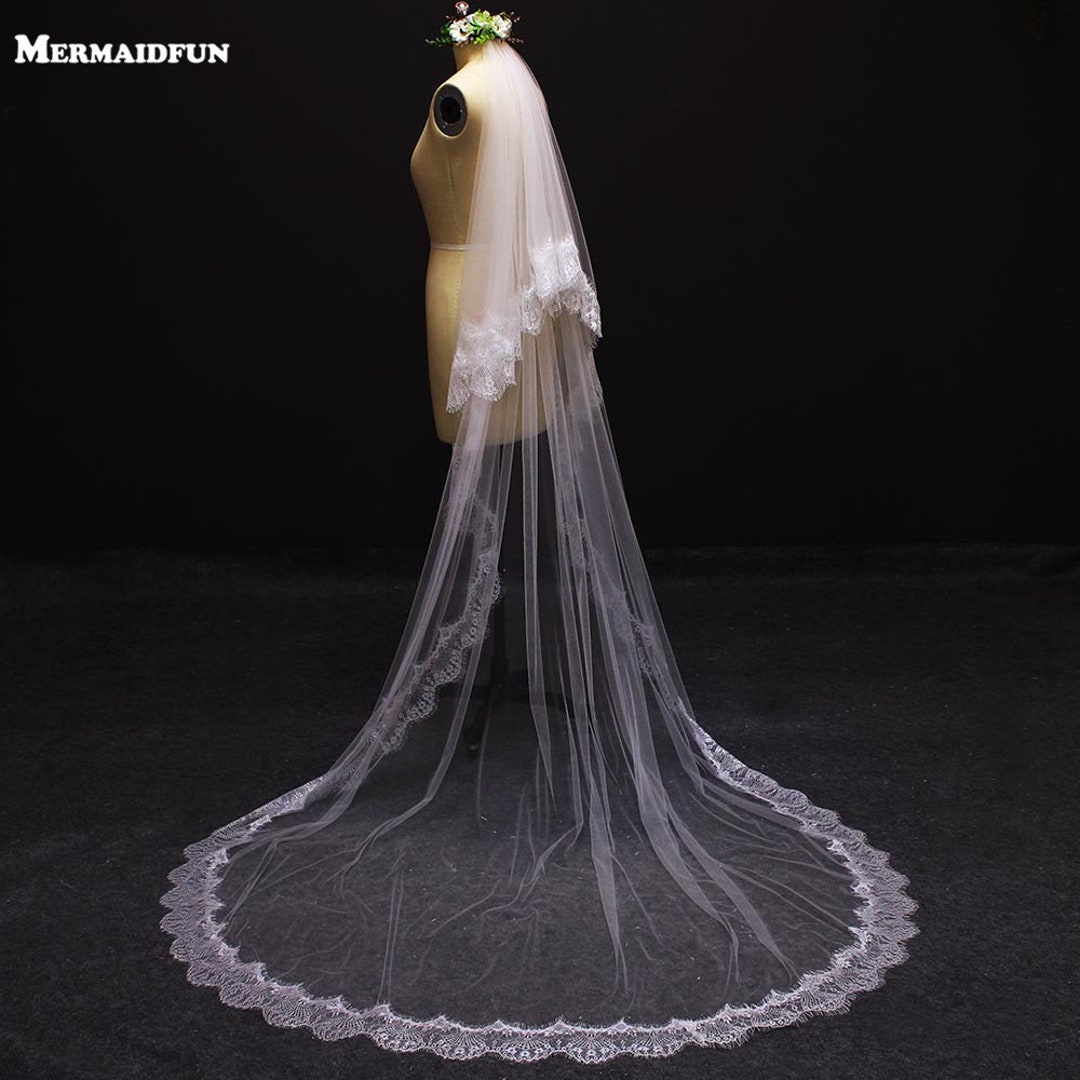 Gemcres 2-Tier Lace Wedding Veil with Comb Bridal Veils Soft Tulle Veil  Waist Length Veil for Brides (Ivory)