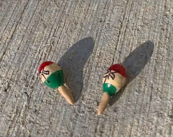 Dollhouse Miniature Maracas, 1:12 scale, mini musical, mini percussion