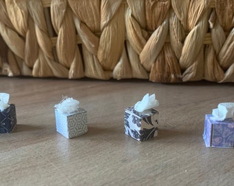 Dollhouse Miniature Tissue Box, 1:12 scale