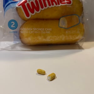 Dollhouse Miniature Snack Cake, Twinkie, 1:12 Scale, Miniature sweet