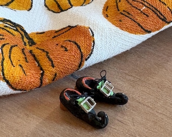 Dollhouse Miniature Witch Shoes, Halloween Decor, 1:12 Scale, Dollhouse Holiday, Halloween Mini, Witch Mini