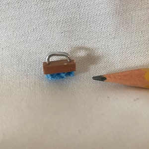 Dollhouse Miniature, mini sponge, mini cleaning tool, 1:12 scale, miniature scrub