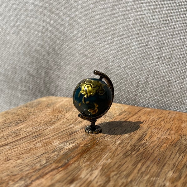 Dollhouse Miniature Globe, 1:12th Scale, mini dollhouse accesory