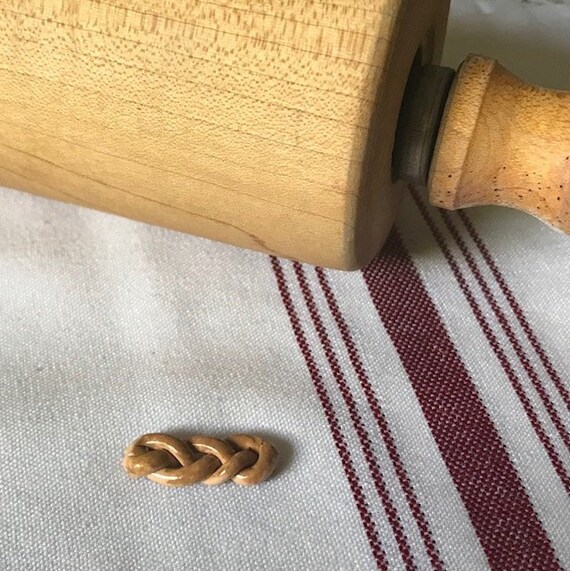 Miniature Braided Bread Loaves Small 2 : DOLLHOUSE Miniatures 1:12 Scale