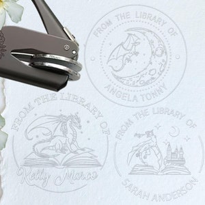 Aus der Bibliothek von Prägemeister, Drachenbibliothek Prägestempel, Benutzerdefinierte Prägestempel, Buchstempel, Buchliebhaber Geschenk,Benutzerdefinierter Prägestempel