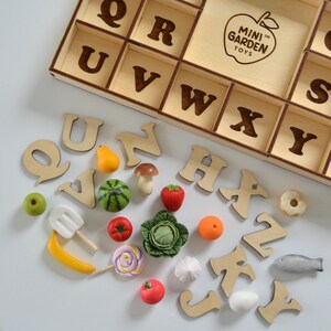 Caja de madera ranurada para minijuego de clasificación de alimentos, juguete y juego para aprender el alfabeto en edad preescolar.