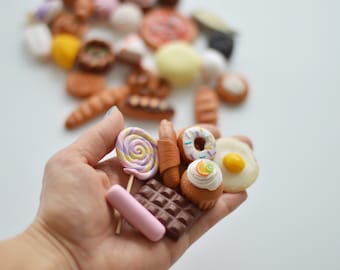 Miniature food made in polymer clay, miniature bakery, miniature cupcake, miniatures bread, play food, sensory kit, preschool learning