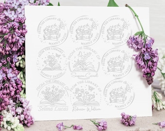 Op maat gemaakt ontwerp uit de bibliotheek van, boek behoort tot, ex libris, stapelboeken, bloemenboekembosser aangepast met jouw naam