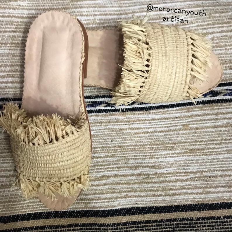 artisanat fez marrakech morocco vintage shoes Moroccan Shoes : Raffia style summer 2019 boho style chic handmade sandales
