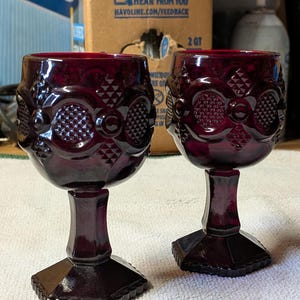 Avon Ruby Rotwein Kelch - PAAR - 1876 Cape Cod Edition