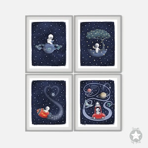 Conjunto de 4 impresiones de decoración de guardería con temática espacial de astronautas, imágenes de bebés en el espacio exterior, arte de pared de luna y estrellas, descarga imprimible de linda habitación para niños