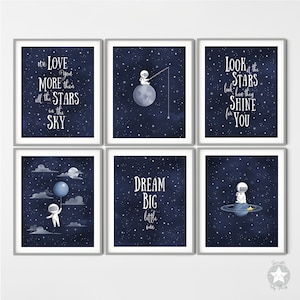 Set von 6 Astronauten Weltraum Deko Drucken, Mond und Sterne thematisches Kinderzimmer, marineblaue sternenklare Nacht Wandkunst, inspirierende Baby Zitate