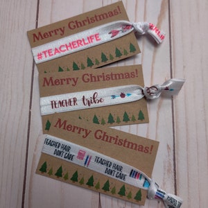 Pequeno presente ou meia - Cartão de Boas Festas com gravata/pulseira - Professor, Auxiliar, Escola - pequeno presente, agradecimento Feliz Natal