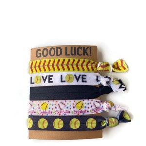 Good Luck Softbal-thema polsbandje/haarbanden cadeauset-8 stropdassen op LIEFDE-themakaart. Geweldig voor kousen, Pasen, teamcadeaus, coach