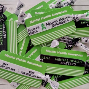Mental Health-stropdassensets op Mental Health Awareness-kaart groen - elastische stropdas / armband - bewustmaking, preventie, fondsenwerving, evenement