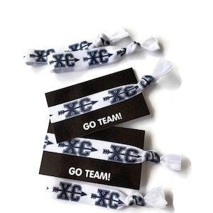 Conjunto de presente - Gravata de cross country no cartão GO TEAM - Pulseiras ou elásticos de cabelo, elásticos de cabelo - Tema XC - ótima equipe, companheiro de equipe, sacola de presente, presente de treinador