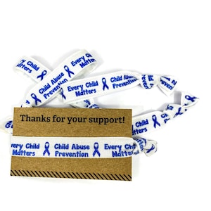 2-teiliges Set Bewusstsein zur Verhütung von Kindesmißbrauch Jedes Kind ist wichtig Danke für Ihre Unterstützungskarte mit elastischem Bandarmband, um Aufmerksamkeit auf Geschenke zu lenken