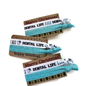 Cartão dental de feliz feriado e feliz Natal com 2 gravatas - Laços de cabelo/pulseiras/faixas de pulso - Ótimo para higienista, colega de trabalho, dentista, assistente