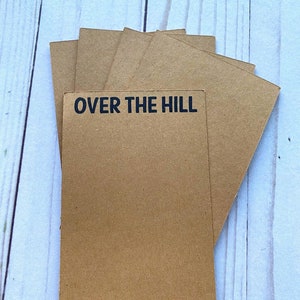Biglietti STAMPATI - Over The Hill: portacravatte per capelli, braccialetto, elastici o fiocchi. Disponibili in diverse misure