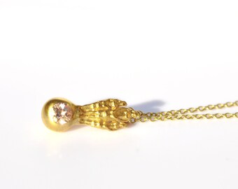 Pendant with chain