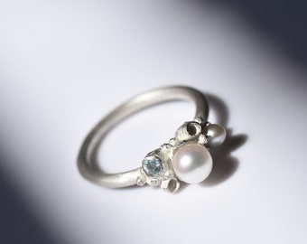 Silver ring with pearls and gemstones