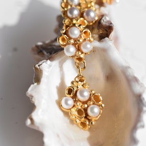 Ocean Treasure - gold earrings with pearls