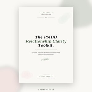 Puede incluir: Una cubierta de documento blanca titulada The PMDD Relationship Clarity Toolkit. A gentle decision & communication guide for difficult luteal days. El texto CALMORANEST A Premium Emotional Toolkit aparece arriba, con 20 PAGES abajo.