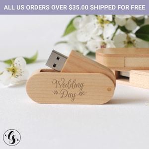 Puede incluir: Una memoria USB de madera con las palabras "Wedding Day" grabadas. La memoria est&aacute; abierta y el conector USB es visible.