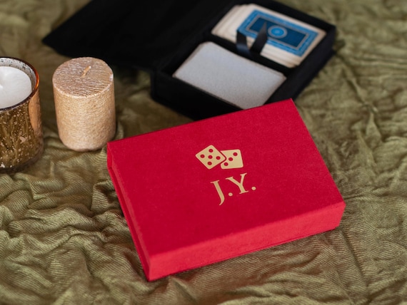 Aufbewahrungsbox für Spielkarten (2-4 Decks): Personalisiertes Geschenk für Spielkartenliebhaber