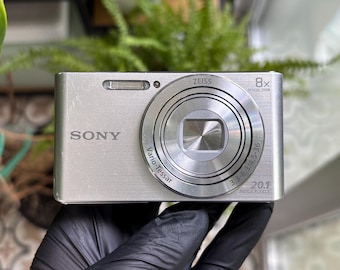 Sony Cyber-shot DSC-T7 5.1MP Digital Camera - SILVER Vintage