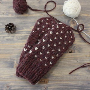 Hand knit eco mittens. 100% Natural wool handmade mittens. Warm gift for a woman.