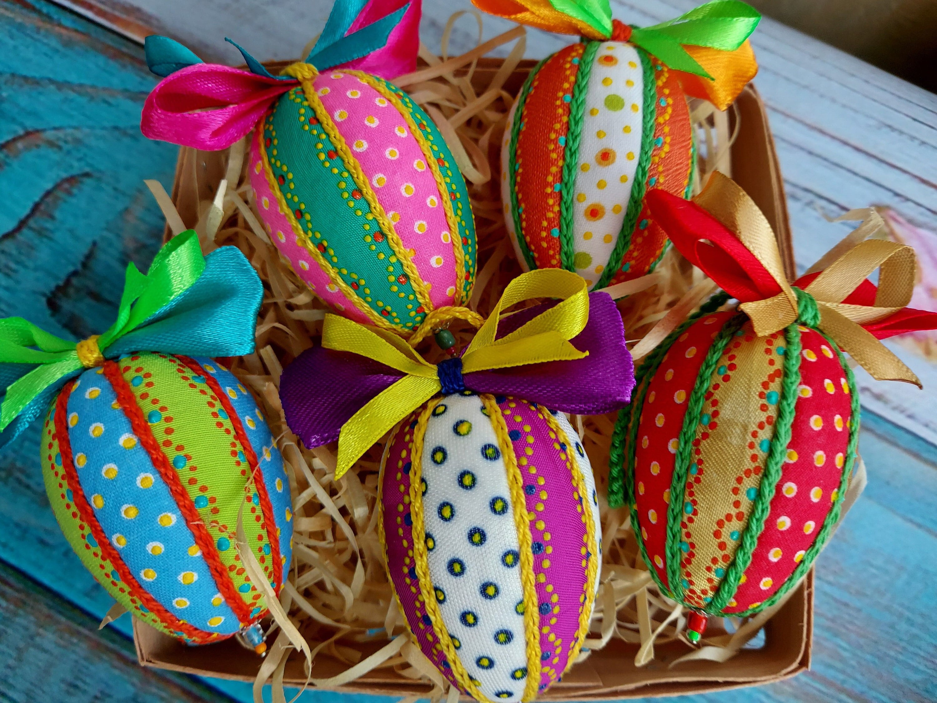 Logbuch-Verlag 6 Uova Di Pasqua Da Appendere In Iuta – Colori Crema E Marrone, 6,5 Cm, Decorazioni Pasquali Rustiche In Macramè Per Albero O Casa - 3