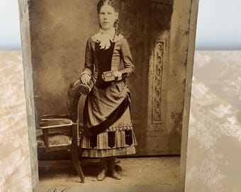 Antiek portret van een meisje