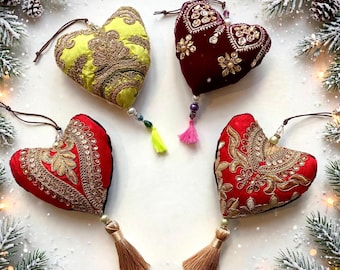 Pendentifs en forme de cœur brodés à la main : décorations de Noël bohèmes