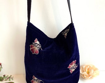 Borsa hobo morbida a tracolla in velluto ricamato blu navy. Borse indiane Boho fatte a mano.