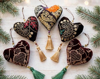 Pendentifs en forme de cœur brodés à la main : Ornement de Noël bohème
