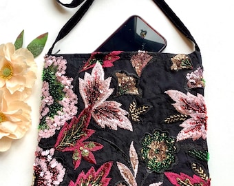 Bolso bandolera único con cremallera y bordado floral. Bolso de mano bohemio hecho a mano con cuentas.
