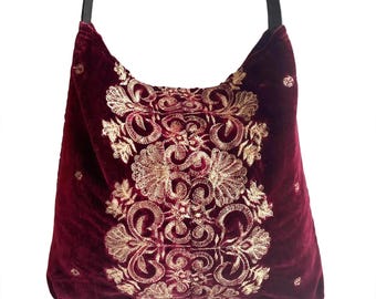 Sac bandoulière souple style hobo en velours brodé. Sacs à main bohèmes faits main.