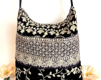 Bolso bandolera grande de terciopelo bordado, holgado y estilo hobo. Bolsos indios bohemios con patchwork hechos a mano.