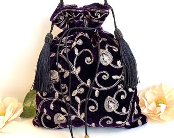 Bolso bandolera de terciopelo bordado con forma de potli. Bolso de boda, bolso de noche hecho a mano, bolso de terciopelo con cordón.