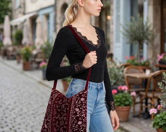 Sac bandoulière souple style hobo en velours brodé. Sacs à main bohèmes faits main.