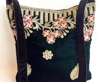 Sac bandoulière en velours vert brodé, style bohème fleuri