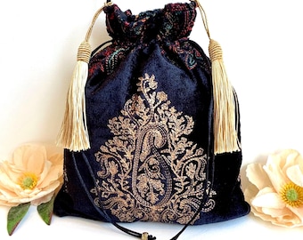 Bolso Potli negro con bordado de arcoíris. Bolso de boda hecho a mano, bolso de noche. Bolso de terciopelo con cordón.
