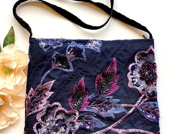 Bolso bandolera único con cremallera y bordado floral. Bolso de mano bohemio hecho a mano con cuentas.