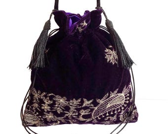 Pochette Potli brodée violet foncé. Pochette de mariage artisanale, pochette de soirée en velours à cordon.